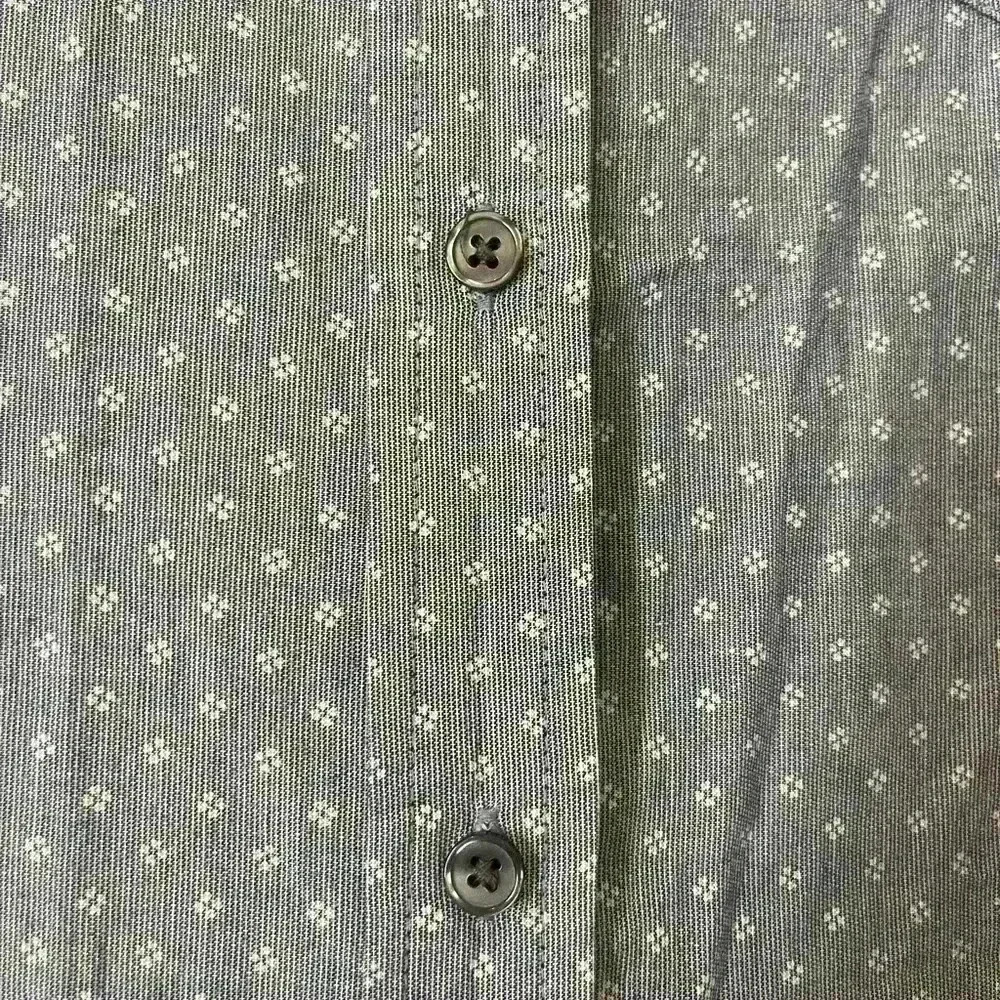 EUC GAP Boyfriend Fit Light Denim Color Button Down Shirt Women’s small - Picture 5 of 9